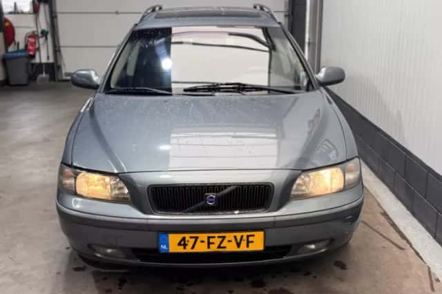 Volvo V70 (2000) thumbnail 2