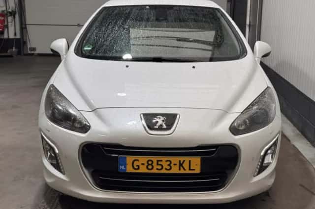 Peugeot 308 (2012) thumbnail 3