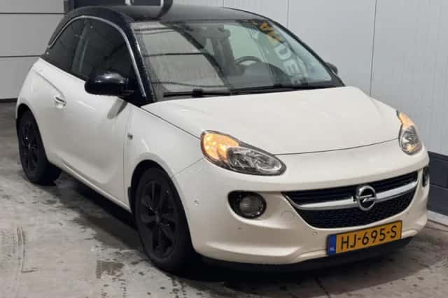 Opel Adam (2015) thumbnail 3