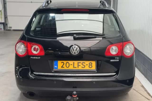 Volkswagen Passat (2010) thumbnail 6
