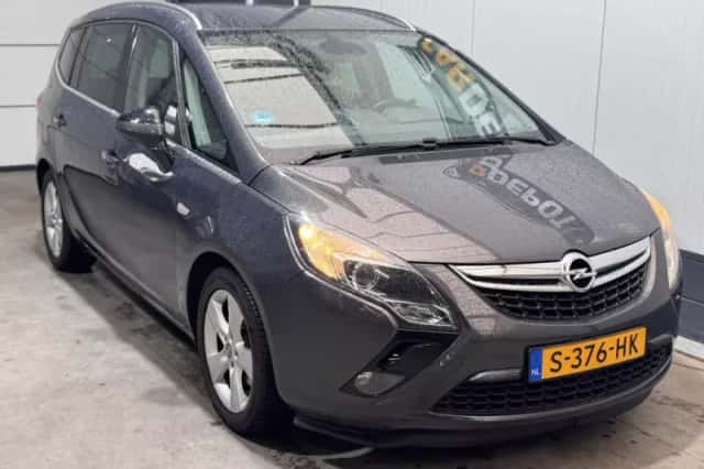 Opel Zafira Tourer (2013) thumbnail 3