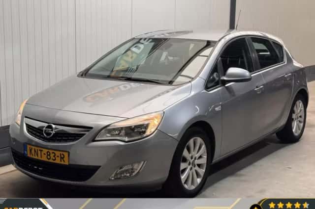 Opel Astra (2011) thumbnail 1