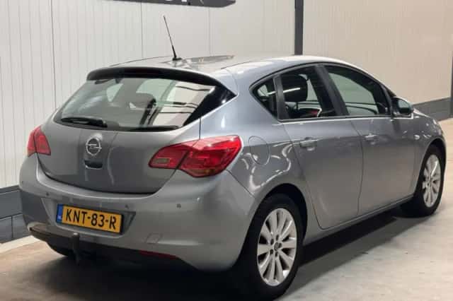 Opel Astra (2011) thumbnail 5