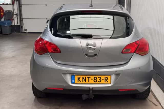 Opel Astra (2011) thumbnail 6