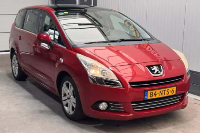 Peugeot 5008 (2010) thumbnail 3