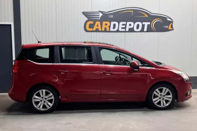 Peugeot 5008 (2010) thumbnail 4