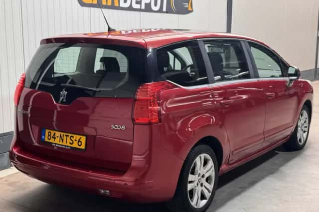 Peugeot 5008 (2010) thumbnail 5