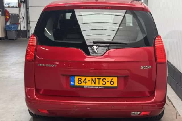 Peugeot 5008 (2010) thumbnail 6