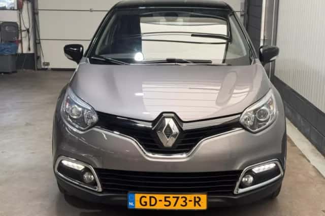 Renault Captur (2015) thumbnail 2