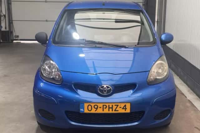 Toyota Aygo (2011) thumbnail 2
