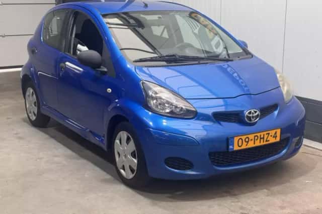 Toyota Aygo (2011) thumbnail 3