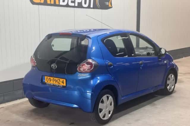 Toyota Aygo (2011) thumbnail 5