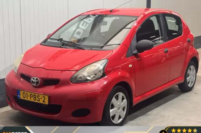 Toyota Aygo (2011) thumbnail 1