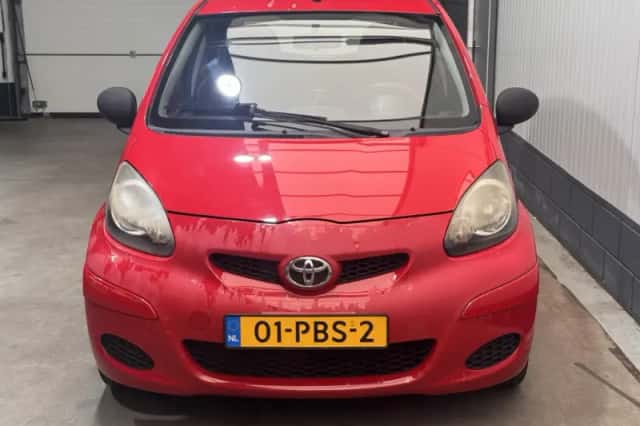 Toyota Aygo (2011) thumbnail 2
