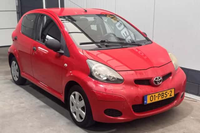 Toyota Aygo (2011) thumbnail 3