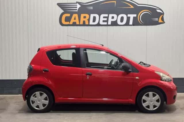 Toyota Aygo (2011) thumbnail 4