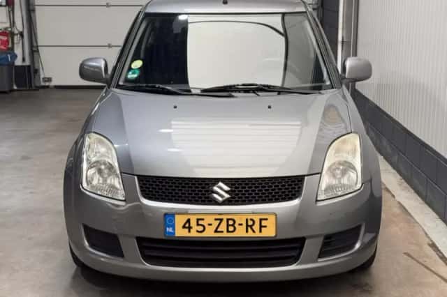 Suzuki Swift (2008) thumbnail 2