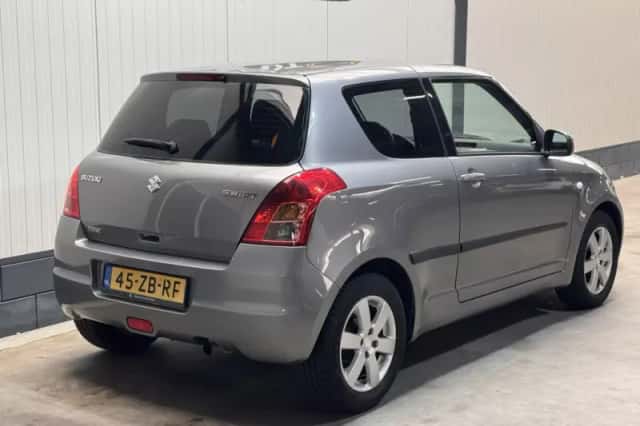 Suzuki Swift (2008) thumbnail 5