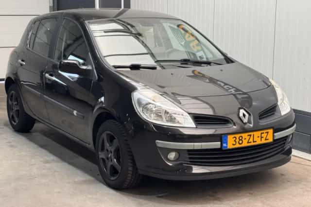 Renault Clio (2008) thumbnail 3