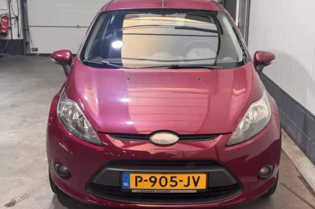 Ford Fiesta (2009) thumbnail 2