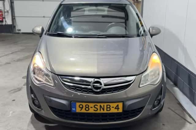 Opel Corsa (2011) thumbnail 2