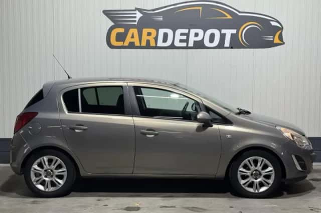 Opel Corsa (2011) thumbnail 4