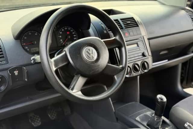 Volkswagen Polo (2002) thumbnail 3
