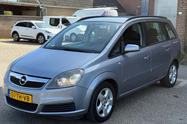 Opel Zafira (2006) thumbnail 4