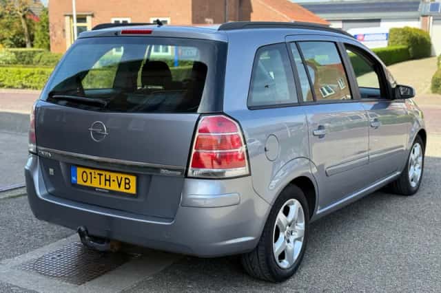 Opel Zafira (2006) thumbnail 5