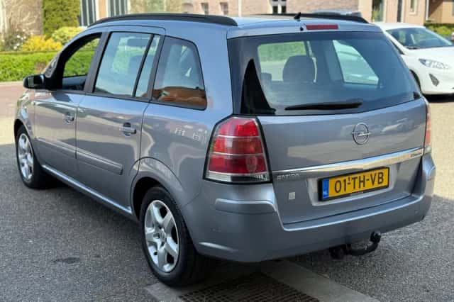 Opel Zafira (2006) thumbnail 6