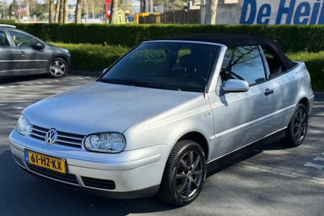 Volkswagen Golf (2002) thumbnail 2