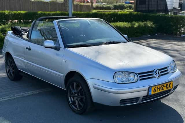 Volkswagen Golf (2002) thumbnail 5