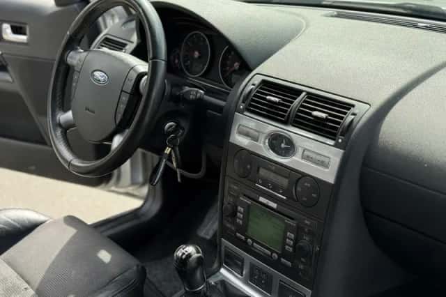 Ford Mondeo (2007) thumbnail 2