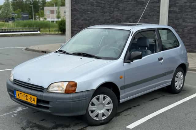 Toyota Starlet (1999) thumbnail 1