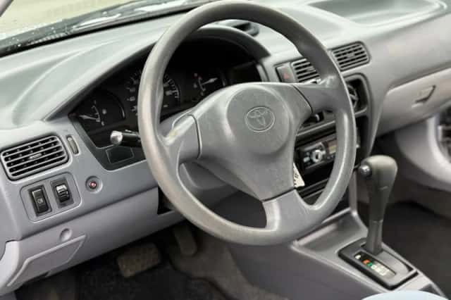 Toyota Starlet (1999) thumbnail 2