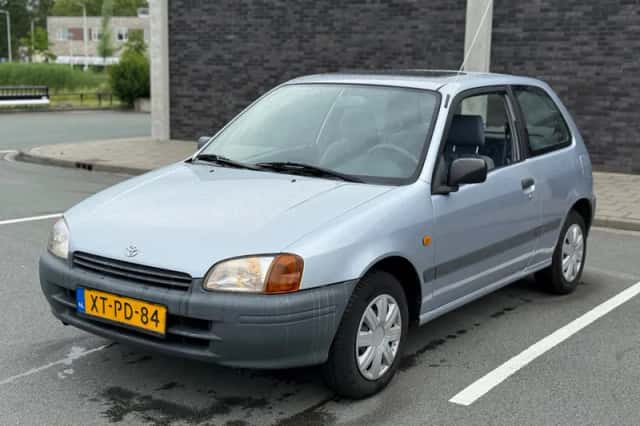Toyota Starlet (1999) thumbnail 4