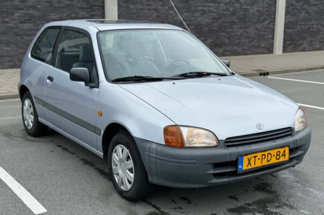 Toyota Starlet (1999) thumbnail 5