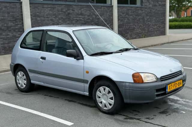 Toyota Starlet (1999) thumbnail 6
