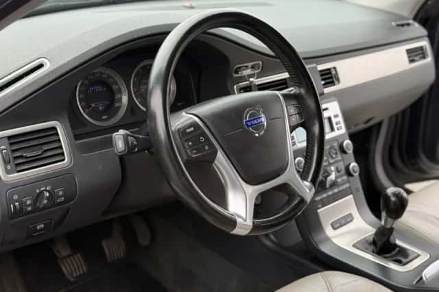 Volvo V70 (2009) thumbnail 2