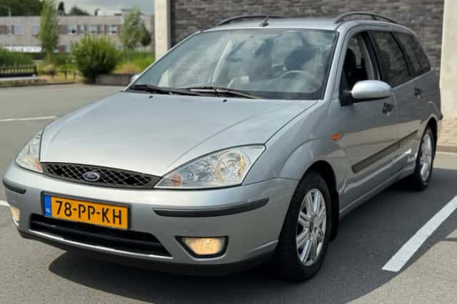 Ford Focus (2004) thumbnail 2
