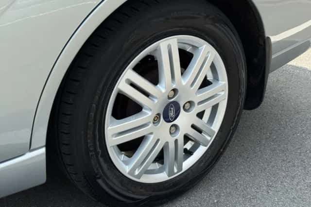 Ford Focus (2004) thumbnail 3