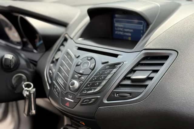Ford Fiesta (2016) thumbnail 2