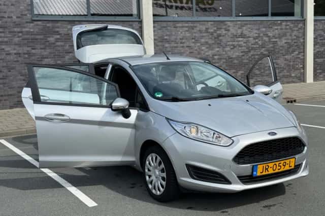 Ford Fiesta (2016) thumbnail 3