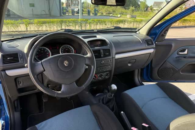 Renault Clio (2007) thumbnail 2