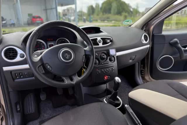Renault Clio (2008) thumbnail 2