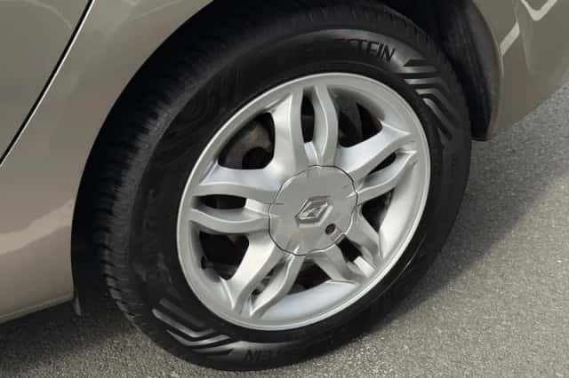 Renault Clio (2008) thumbnail 3