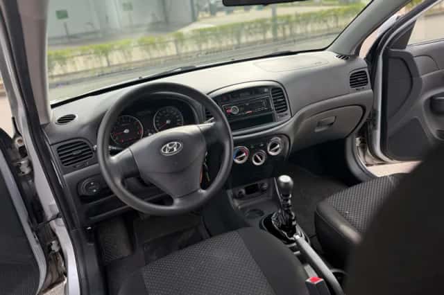 Hyundai Accent (2007) thumbnail 2