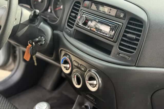 Hyundai Accent (2007) thumbnail 3