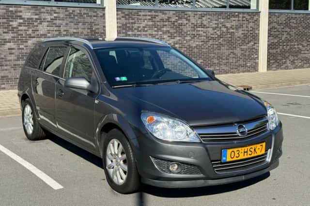 Opel Astra (2009) thumbnail 5