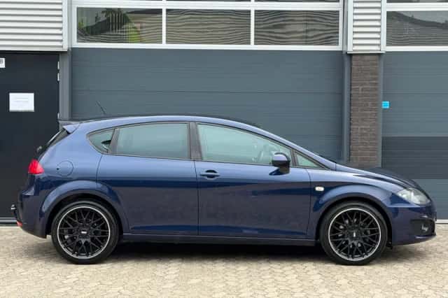 SEAT Leon (2009) thumbnail 2